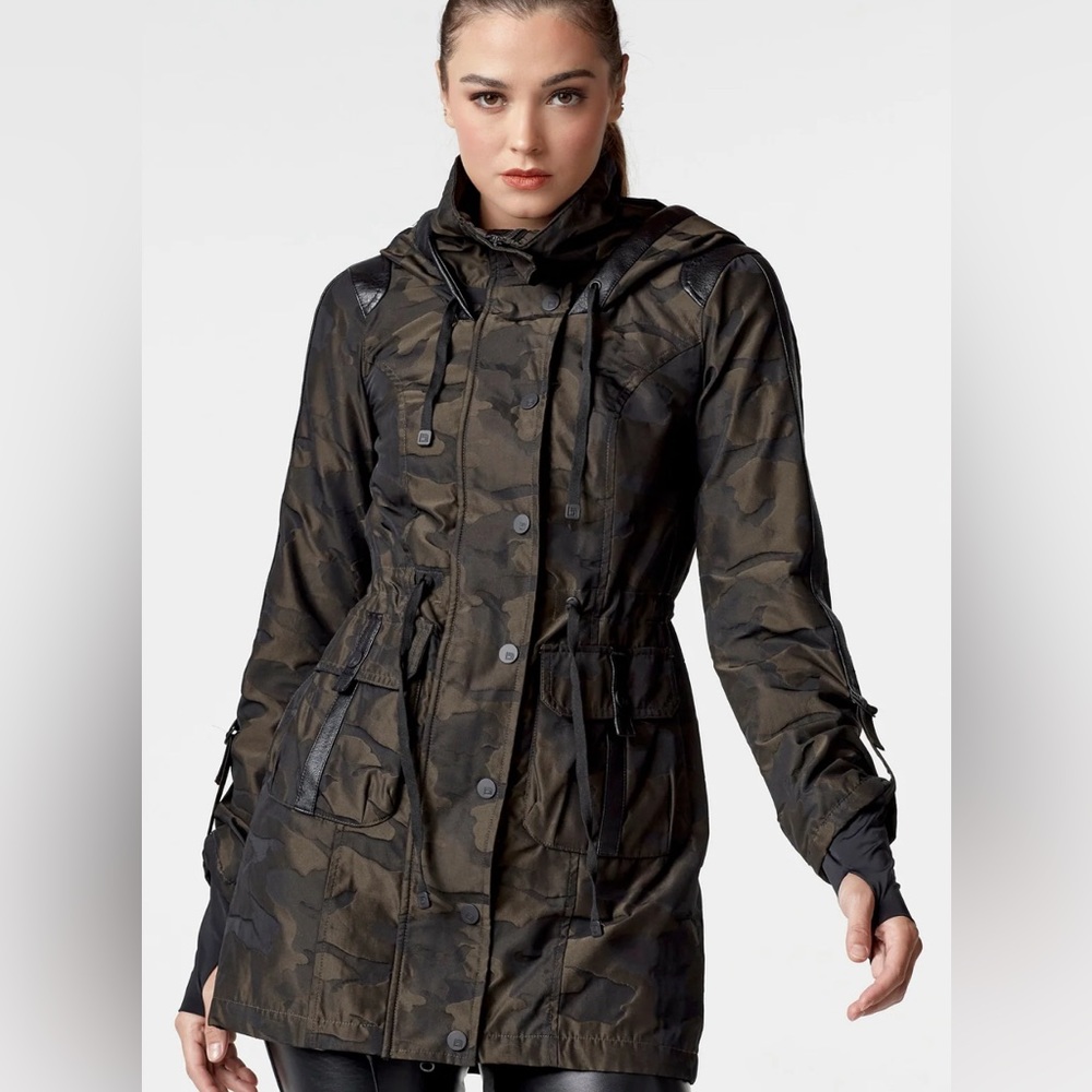 Blanc Noir Camo Anorak - True Camo Size Small Like New